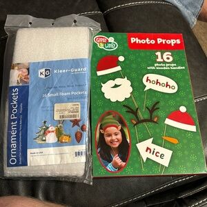 Christmas Holiday 16 CT Photo Props & 16 CT Small Foam Pockets (NEW)